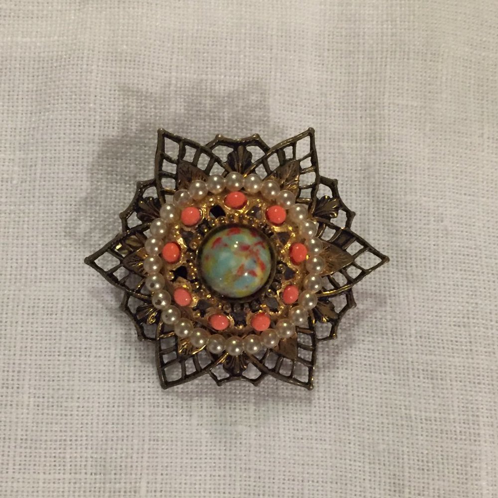 Vintage multi-layered and colored brass pin - Picture 2 of 7